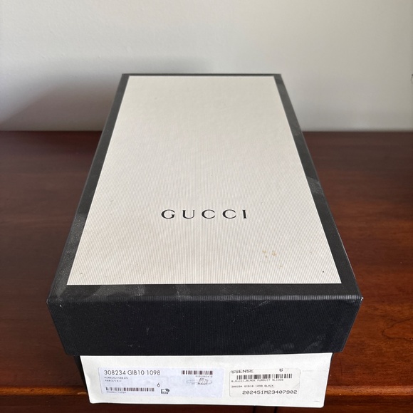 GUCCI Pursuit Slides M6 W8 NEW in Box - Picture 2 of 5